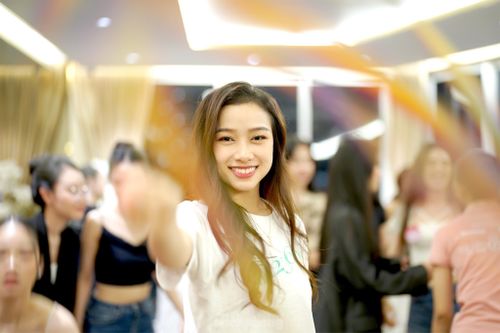 Ngọc Mai có nụ cười sáng và tạo thiện cảm. Cô gái sinh năm 1999 được truyền thông biết đến với danh xưng thí sinh Hoa hậu Việt Nam 2022 có IELTS 8.0.