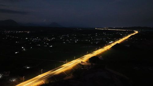 Phát biểu khánh thành tuyến cao tốc Vân Đồn - Móng Cái, Thủ tướng Phạm Minh Chính cho rằng: "Quảng Ninh khi có đường cao tốc, có sân bay, có bến cảng thì sẽ tự mình phát triển và vươn lên mạnh mẽ hơn nữa. Năm 2012, thu nhập bình quân đầu người của Quảng Ninh khoảng 2.000 USD, nhưng năm nay sẽ đạt khoảng 8.000 USD, tức tăng gấp 4 lần sau 10 năm".