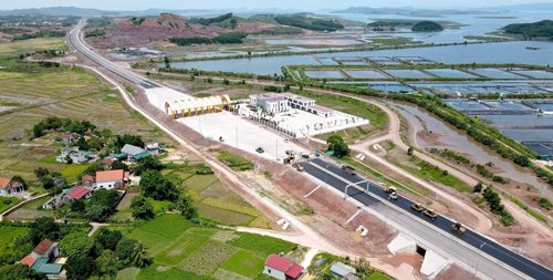 Thủ tướng đề nghị các địa phương nghiên cứu các mô hình hay, bài học tốt, kinh nghiệm quý trong xây dựng hạ tầng giao thông chiến lược, với tinh thần "cả nước chung tay phát triển hạ tầng".
