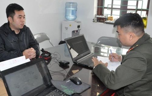Phạm Tiến Hưng tại cơ quan công an. Ảnh: Công an Hải Dương.