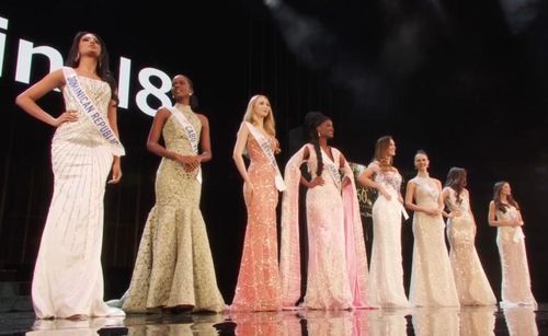 Top 8 thí sinh xuất sắc nhất Miss International 2022 trước phần thi ứng xử.