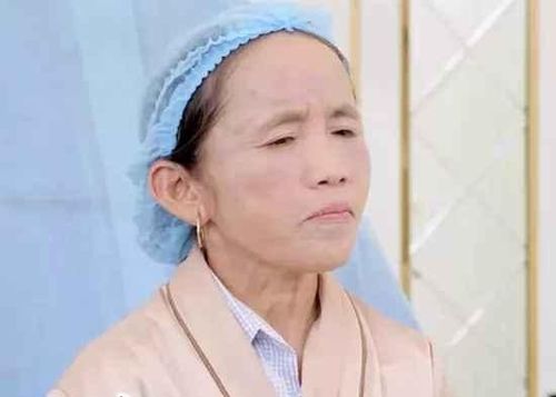 Nhiều người bày tỏ thích diện mạo mộc mạc vốn có của nữ Youtuber lớn tuổi và mong bà Tân đừng "động chạm" thêm bất cứ bộ phận nào trên cơ thể nữa.