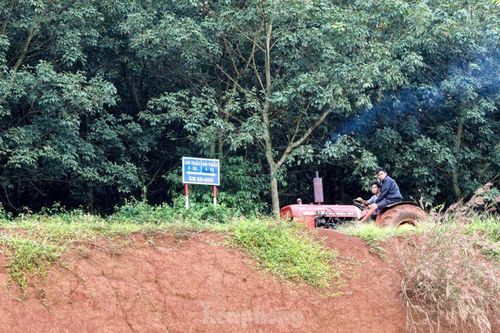 Bộ trưởng Giao thông Vận tải Nguyễn Văn Thắng yêu cầu chủ đầu tư phải hoàn thành cao tốc Dầu Giây - Phan Thiết vào 30/4 năm tới, nếu không sẽ bị xử lý.
