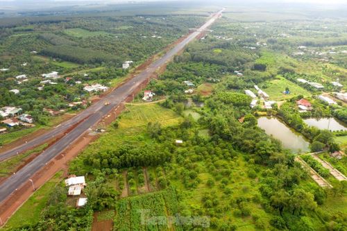Bộ trưởng Bộ Giao thông Vận tải Nguyễn Văn Thắng rất sốt ruột với đoạn cuối (đoạn qua Đồng Nai) vì thấy công trường còn ngổn ngang.