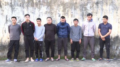 Công an huyện Thạch Thành tạm giữ các đối tượng để tiếp tục điều tra, làm rõ (Ảnh: CATH).