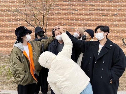 Sẽ phải mất gần 2 năm nữa ARMY mới có thể thấy 7 thành viên xuất hiện cùng nhau