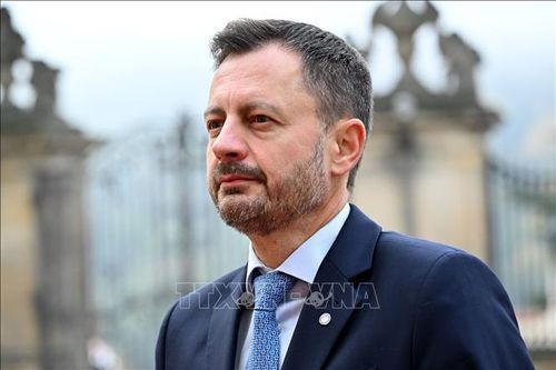 Thủ tướng Slovakia Eduard Heger tới dự Hội nghị thượng đỉnh không chính thức của Liên minh châu Âu ở Prague, CH Séc, ngày 7/10/2022. Ảnh: AFP/TTXVN