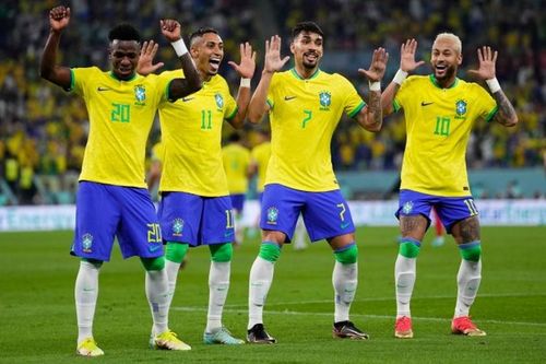 Các cầu thủ Brazil cùng nhau ăn mừng sau khi ghi bàn vào lưới đội tuyển Hàn Quốc (Ảnh: FIFA World Cup)