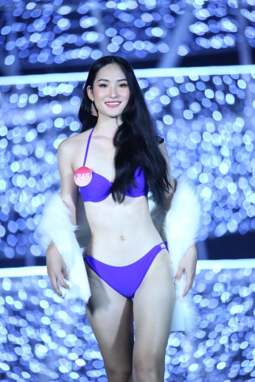 Nguyễn Lê Nhật Quỳnh cao 1,76 m, số đo 81-62-97. Thí sinh đến từ Hà Nội có vòng eo phẳng cùng vòng ba ấn tượng. Chia sẻ với Tiền Phong, Nhật Quỳnh nói cô thở phào nhẹ nhõm sau phần thi Người đẹp Biển. Sắp tới, cô tiếp tục giữ chế độ ăn uống lành mạnh để bước vào đêm chung kết.