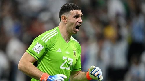 Emiliano Martinez nhiều lần chiến thắng trên loạt sút luân lưu nhờ chiêu trò tâm lý. Ảnh: Goal.