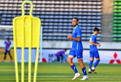 Ở AFF Cup 2020 tại Singapore, Billy đã ra mắt tuyển Lào cũng trong trận gặp Việt Nam. Khi đó, Lào thua 0-2 vì 2 pha lập công của Nguyễn Công Phượng và Phan Văn Đức. Billy đã không thể hiện được nhiều ở giải đấu đầu tiên của mình.