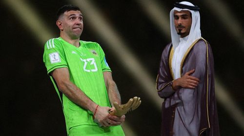 Emi Martinez đạt danh hiệu "Găng tay vàng" trong kỳ World Cup đầu tiên tham dự.