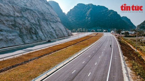 Đường dẫn và hai ống hầm Tam Điệp trên tuyến cao tốc Mai Sơn - QL45 đã hoàn thành tới 99% khối lượng thi công.