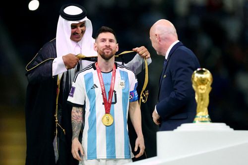 Messi mang vinh quang về Argentina