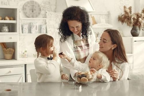 Ăn dặm bằng phương pháp nào miễn bé vui vẻ khỏe mạnh là điều mà cả gia đình mong muốn