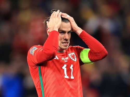 Gareth Bale được L'Equipe (Pháp) xếp vào danh sách cầu thủ thi đấu kém hiệu quả nhất tại World Cup 2022. Cựu sao Real Madrid không thể giúp Xứ Wales vượt qua vòng bảng. Ở tuổi 33, giá trị của Bale đã giảm rõ rệt. Anh chỉ được định giá khoảng 3 triệu euro.