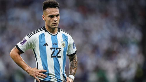 Những pha bỏ lỡ cơ hội của Lautaro Martinez trong màu áo Argentina khiến tiền đạo 25 tuổi không còn là mục tiêu hấp dẫn trên thị trường chuyển nhượng sau World Cup 2022. Anh có lẽ là trường hợp hiếm hoi vô địch thế giới nhưng không tăng giá.