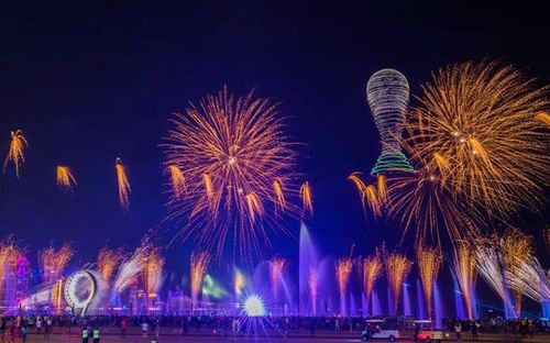 Lễ hội đường phố Corniche Activation - diễn ra trên tuyến phố đi bộ Corniche dài 6km ở Thủ đô Doha, thể hiện văn hóa Qatar và các nền văn hóa của các quốc gia khác tham gia World Cup - luôn kín khách mỗi ngày. Ảnh: QNA