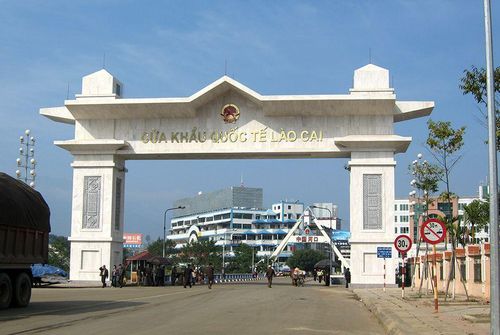 Điều tra viên nhận định rất có thể các đối tượng đang trên đường tẩu thoát, nhiều tổ công tác đã được huy động để truy bắt. Ngay trong đêm 1/5/2012, Công an tỉnh Hải Dương đã bắt giữ được 3 đối tượng khi chúng đang trên đường chạy trốn. Tại cơ quan điều tra các đối tượng đã khai nhận hành vi đưa H. sang biên giới để bán. Thế nhưng với sự mất tích của các cô gái các đối tượng khai báo mình không liên quan, chối tội. (Ảnh minh họa, nguồn ảnh Internet)
