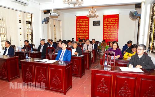 Các đại biểu dự hội nghị.