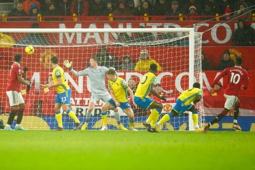  Chứng kiến tình huống dàn xếp này, bình luận viên Ian Danter của talkSPORT thốt lên: “Một điều bất ngờ mà MU thường thể hiện trên sân tập. Eriksen tạt bóng thuận lợi và Rashford dứt điểm không thể cản phá". 