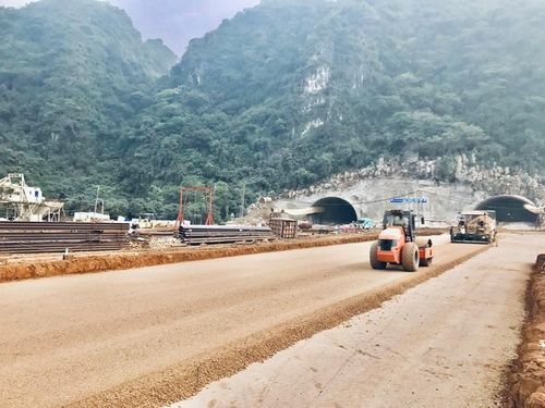 Bộ Giao thông Vận tải thống nhất lùi thời gian hoàn thành cao tốc Bắc - Nam đoạn Ninh Bình – Thanh Hóa đến ngày 30/6/2023.
