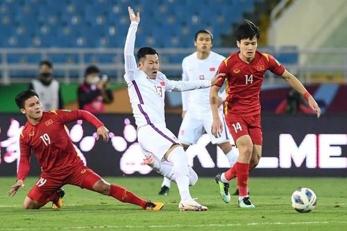 Đội tuyển Việt Nam (áo đỏ) trong trận thắng Trung Quốc 3-1 tại vòng loại cuối World Cup 2022