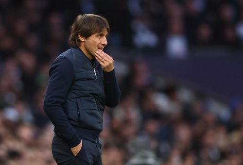  Tottenham không thắng 2 trận liên tiếp và tiếp tục hụt hơi trong cuộc đua top 4. "Gà trống" vẫn kém MU 2 điểm nhưng đã chơi nhiều hơn đối thủ thành Manchester một trận. 