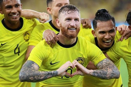 Lee Tuck vào sân muộn cũng kịp "đóng đinh" trận đấu 4-1 cho Malaysia. Ảnh: NST