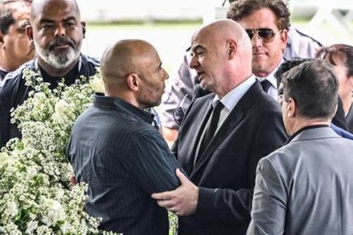 Chủ tịch FIFA, Gianni Infantino chia buồn với gia quyến.