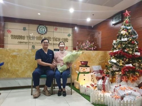 Nữ bệnh nhân bên bờ sinh tử được các bác sĩ Trung tâm Hồi sức tích cực, Bệnh viện Bạch Mai cứu sống.