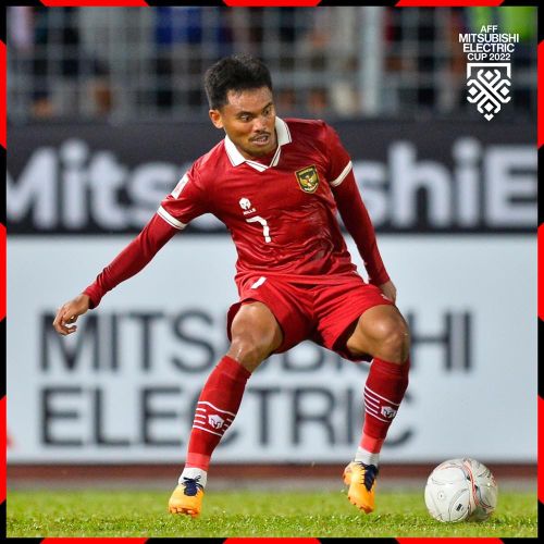 Saddil Ramdani (7) và cầu thủ nguy hiểm phía chủ nhà. Ảnh: Khel Now
