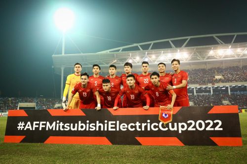 Trước trận gặp Thái Lan, Văn Lâm có 6 trận giữ sạch lưới liên tiếp ở AFF Cup, kỷ lục của giải đấu. Tuyển Việt Nam cũng là đội duy nhất chưa thủng lưới từ đầu giải.