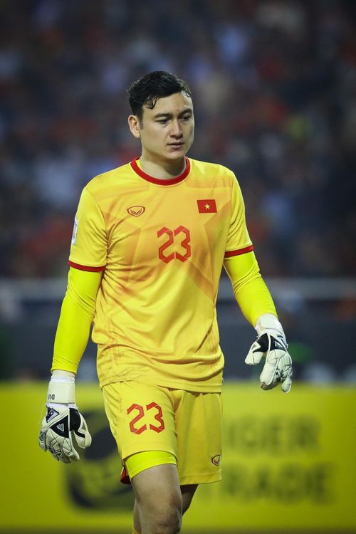 Kỷ lục giữ trắng lưới của Văn Lâm ở AFF Cup 2022 dừng lại ở con số 6 trận. Tính rộng ra, Văn Lâm đã không phải vào lưới nhặt bóng trong 707 phút. Lần gần nhất trước đó Lâm để lọt lưới là trước Malaysia ở chung kết lượt đi AFF Cup 2018. Người ghi bàn hôm đó là Safawi Rasid.