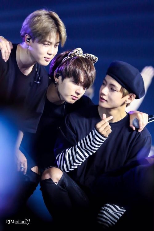 Jungkook, V và Jimin (BTS): Bộ 3 này của BTS dường như bị ghét nhiều hơn những thành viên khác và cư dân mạng không thể rõ lý do tại sao. Nhiều người tin rằng hầu như những bình luận ác ý đến từ những sự thù ghét vô lý.