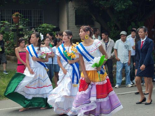 Phụ nữ El Salvador trong một lễ hội truyền thống. Ảnh: WA