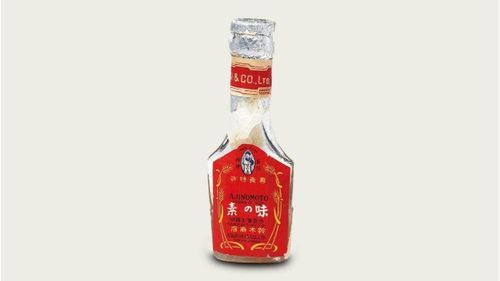 Lọ bột ngọt thương hiệu AJI-NO-MOTO đầu tiên ra đời vào năm 1909 của Tập đoàn Ajinomoto.