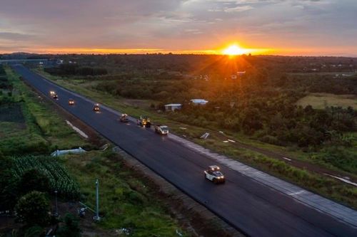 Thi công trên công trường cao tốc Phan Thiết - Dầu Giây
