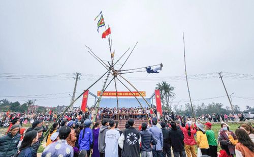 Lễ hội đu tiên Điền Hòa đầu Xuân Quý Mão. Ảnh: VĂN THẮNG