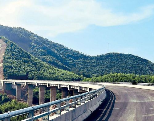 Bộ Giao thông vận tải chính thức thông xe Cao tốc Bắc - Nam đoạn Cam Lộ - La Sơn. Ảnh: Toàn Nguyễn