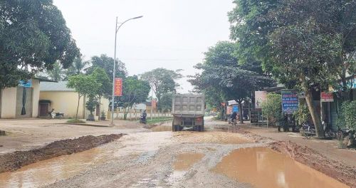 Đường tỉnh 505 đoạn qua huyện Nông Cống hư hỏng, xuống cấp do xe chở vật liệu thi công cao tốc Bắc - Nam "cày xới"