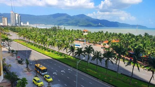 Thời tiết thuận lợi và sự chuẩn bị tốt của địa phương góp phần thúc đẩy ngành du lịch phát triển.
