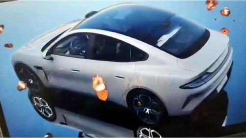 MS11 mang thiết kế tổng thể đặc trưng của những dòng xe Sportback với phần mui vuốt đều xuống nắp khoang hành lý. Cụm cảm biến Lidar được bố trí ngay trên mui xe, kết hợp cùng thiết kế tay nắm cửa dạng ẩn giúp MS11 trở nên hấp dẫn và hiện đại hơn.