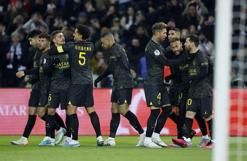 Niềm vui của các cầu thủ PSG với bàn mở tỉ số