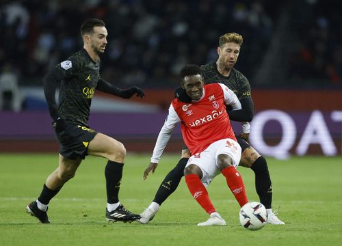 Tiếp đón Reims - đội bóng nằm ngoài top 10 nhưng PSG lại để đối thủ chơi lấn lướt trong hiệp một