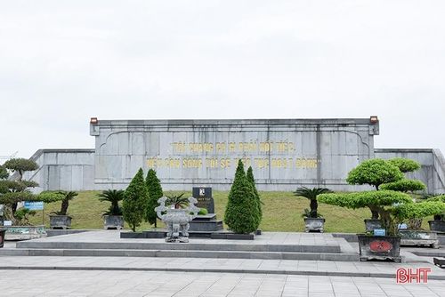 Khu mộ cố Tổng Bí thư Hà Huy Tập tại thôn Hưng Thắng.