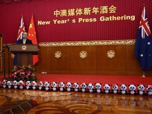 Chính quyền Bắc Kinh tập trung quan sát việc chuyển giao công nghệ và vật liệu phóng xạ cho Australia - quốc gia không có vũ khí hạt nhân, đồng thờ họ yêu cầu Cơ quan Năng lượng Nguyên tử Quốc tế (IAEA) thanh tra một cách chặt chẽ.