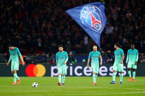  Messi đá chính cả trận trong thảm bại của Barca trên sân PSG năm đó. Bộ ba Messi - Neymar - Luis Suarez đá chính từ đầu trên hàng công CLB xứ Catalonia, nhưng cá nhân chân sút người Argentina là cái tên thi đấu kém nhất. Đến trận lượt về, Messi cũng không đóng góp nhiều bằng Neymar trong màn lội ngược dòng khó tin của Barca. 