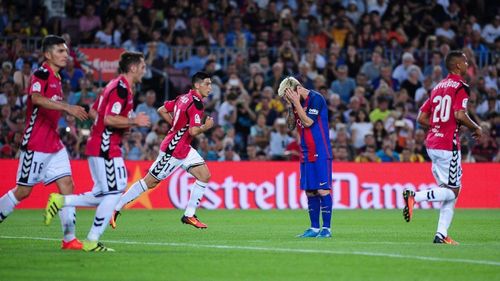  Ở vòng 3 La Liga mùa giải 2016/17, Messi chơi mờ nhạt trong thất bại 1-2 của Barca trước Alaves. Anh chỉ được chấm 6,02 điểm. Tuy nhiên, đó là trận đấu siêu sao người Argentina gặp vấn đề thể trạng và chỉ được tung vào sân trong 30 phút cuối. 