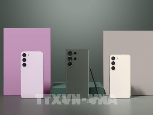 Mẫu điện thoại Galaxy S23 của Samsung được giới thiệu tại sự kiện Unpacked ở San Francisco, Mỹ ngày 1/2/2023. Ảnh: Yonhap/TTXVN